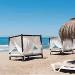1 Beach Golf *